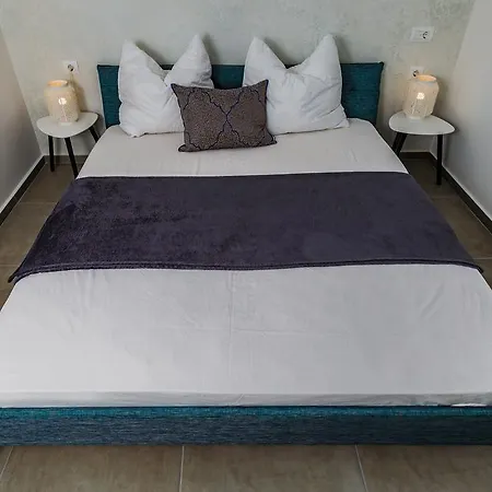 Salt & With A View فيلة Kornić