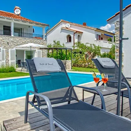 Salt & With A View فيلة Kornić