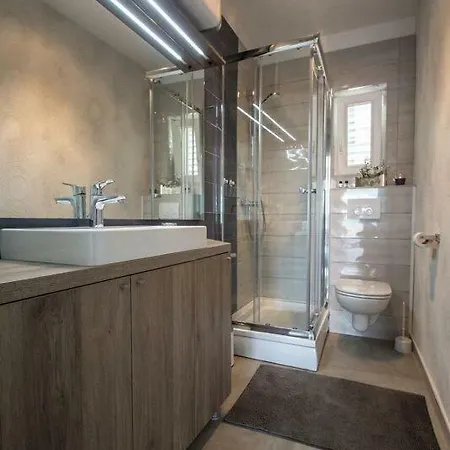 Salt & With A View فيلة Kornić