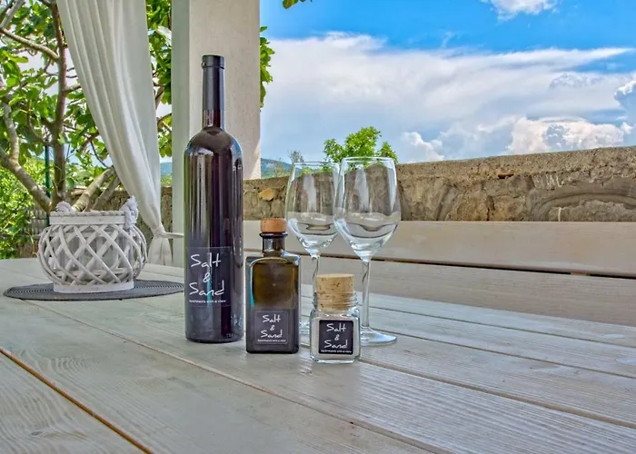 Villa Salt & With A View *