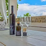 Βίλα Salt & With A View *