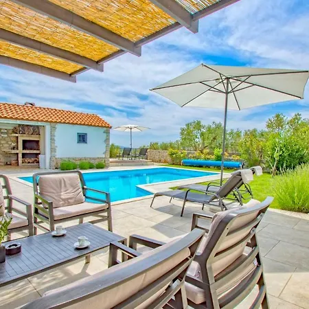 Salt & Sand Villa With A View Villa *