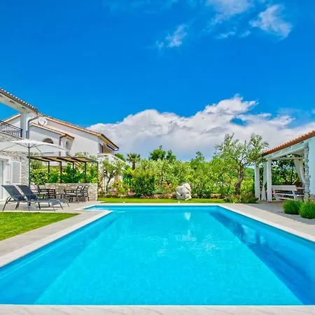 Salt & Sand Villa With A View Villa *