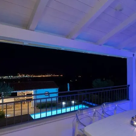 Villa Salt & Sand Villa With A View
