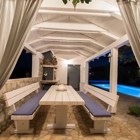 Salt & Sand Villa With A View Kornic